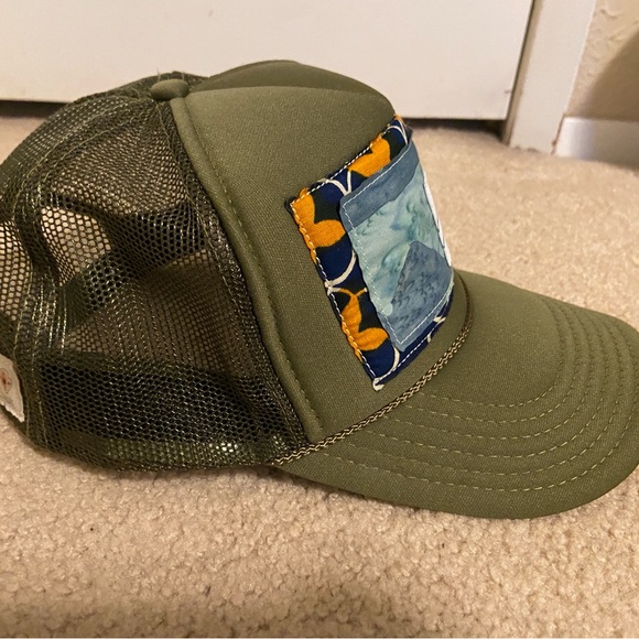 HEC studio trucker hat with custom one of a kind design, green - Picture 4 of 6